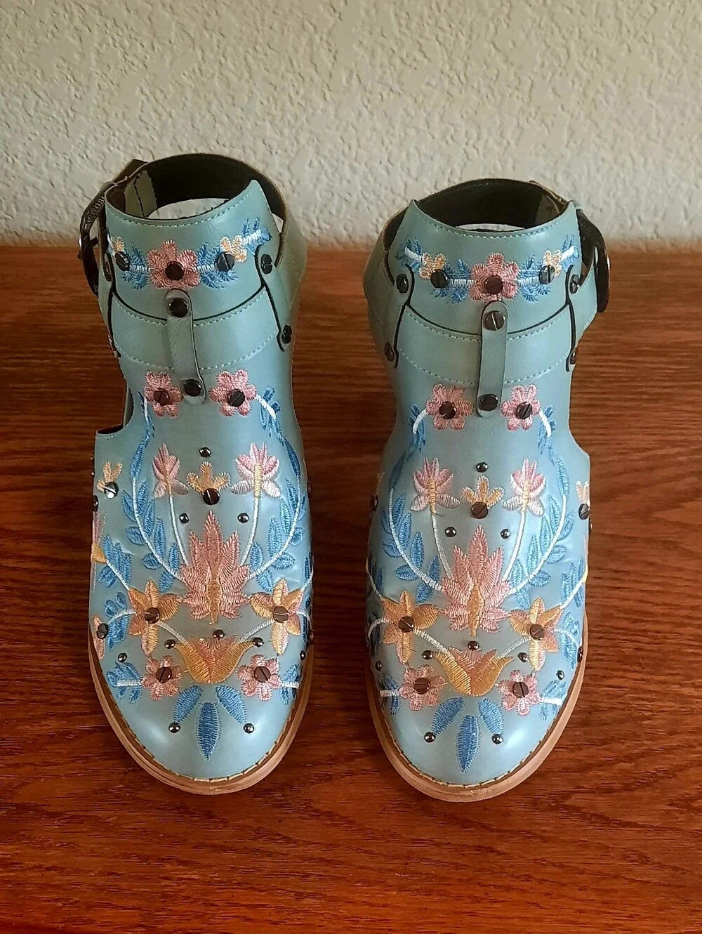 WOMEN'S LIGHT BLUE EMBROIDERED HEELED MULES (sandals) WITH ANKLE STRAP SIZE 9